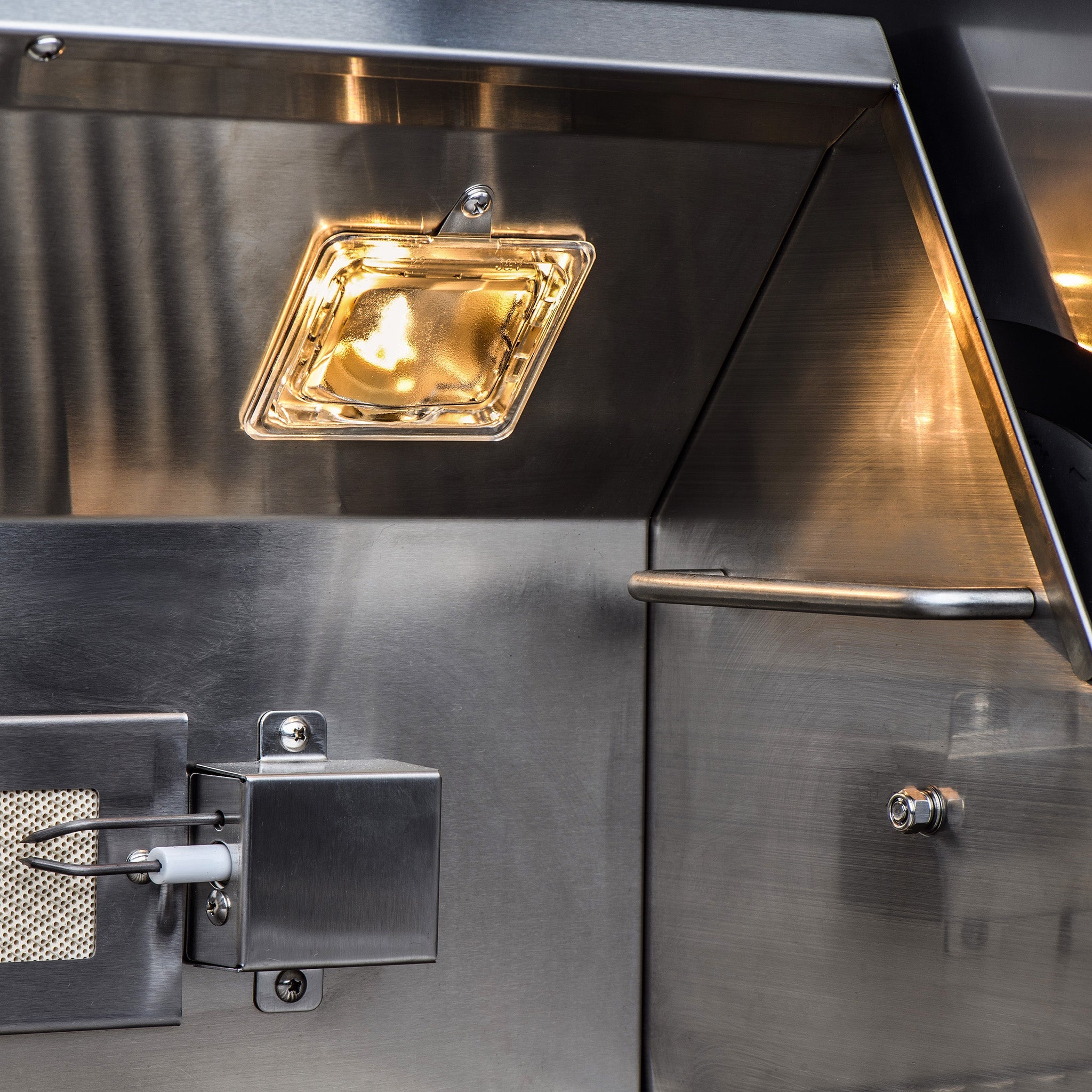 Professional 34" Stainless Steel 3-Burner Built-In Gas Grill